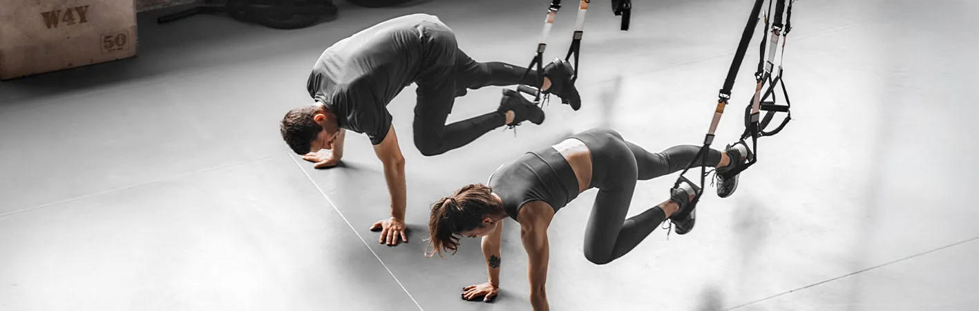 Session leader demonstrating shoulder tracking during floor work